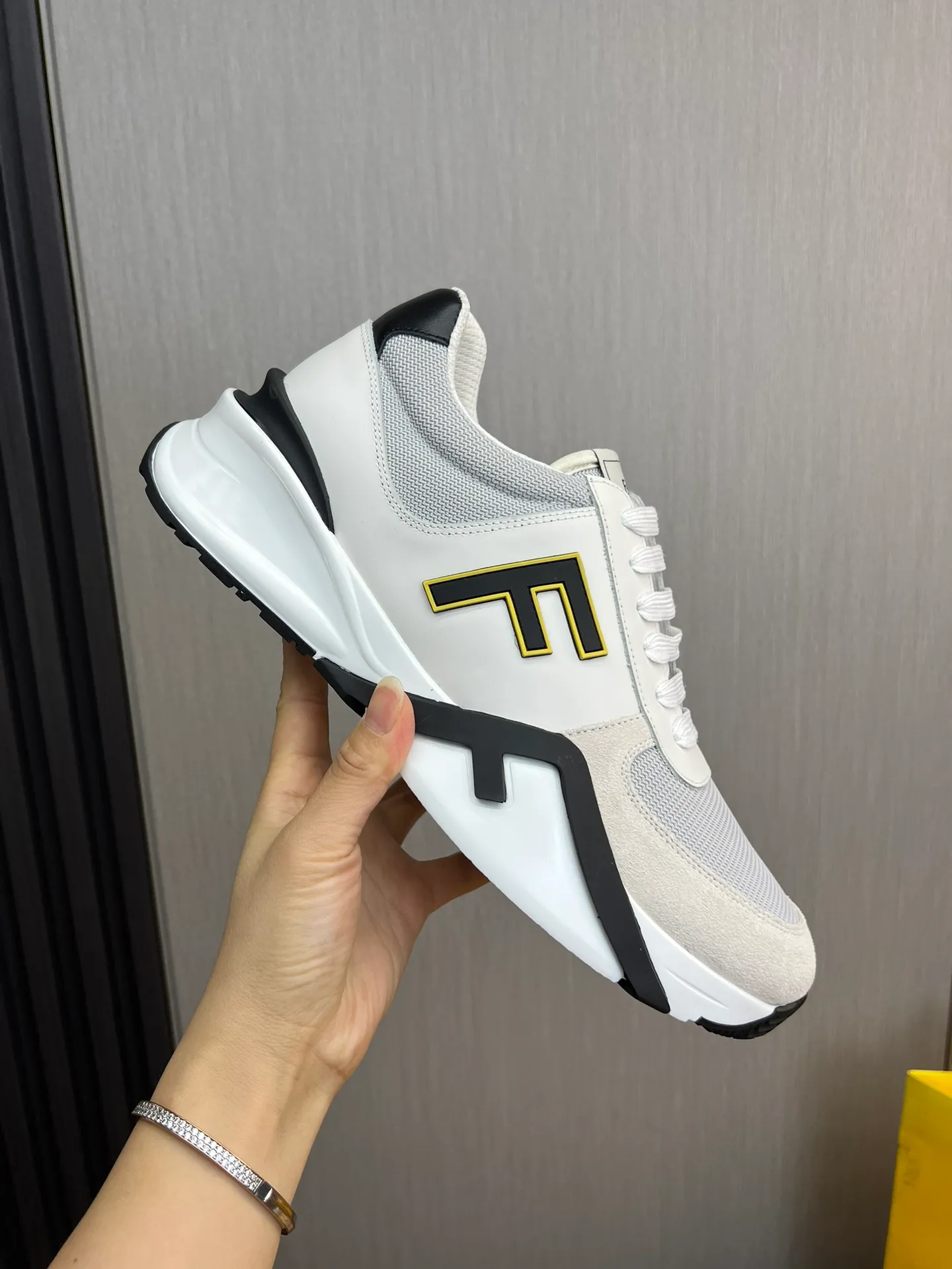 Men's shoes 💰520💰 Fendi [Fendi] hot style is on the market 🔥Fashionable casual men's shoes 🔱 Made of original cowhide + breathable mesh lining + sheepskin feet, perfect shape, top quality, you deserve it 🔜Original outsole, ultra-light, non-slip and wear-resistant 👣 Standard size 38-44 (customized in 45)